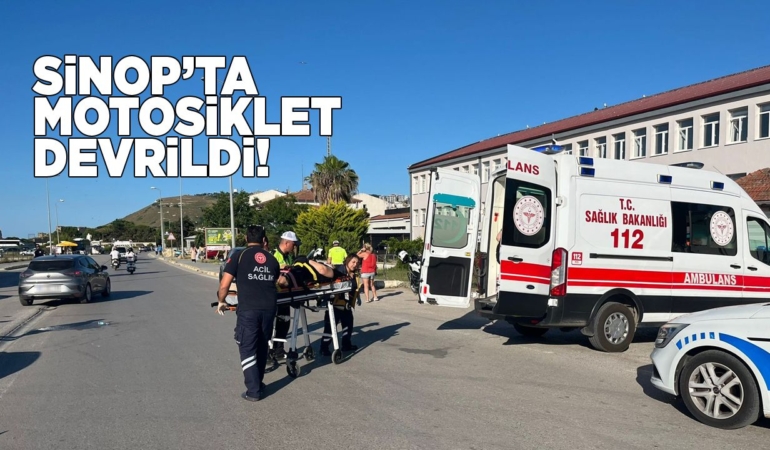 Motosiklet ani frenle devrildi, sürücü yaralandı