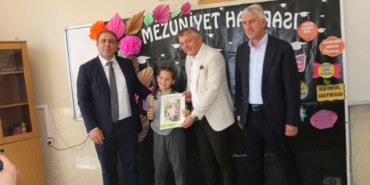 ogrenciler-karne-sevinci-yasadi