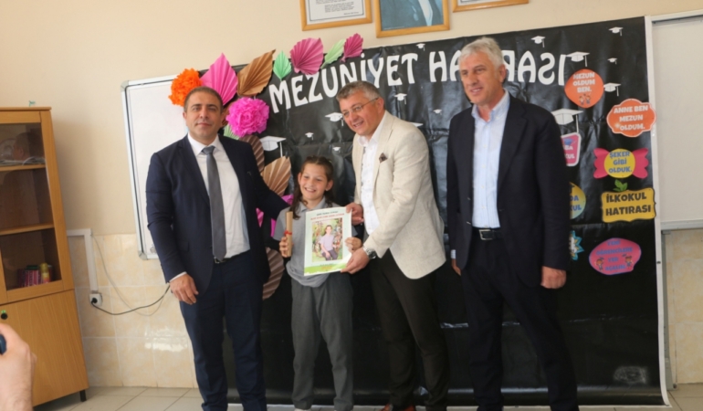 Öğrenciler karne sevinci yaşadı