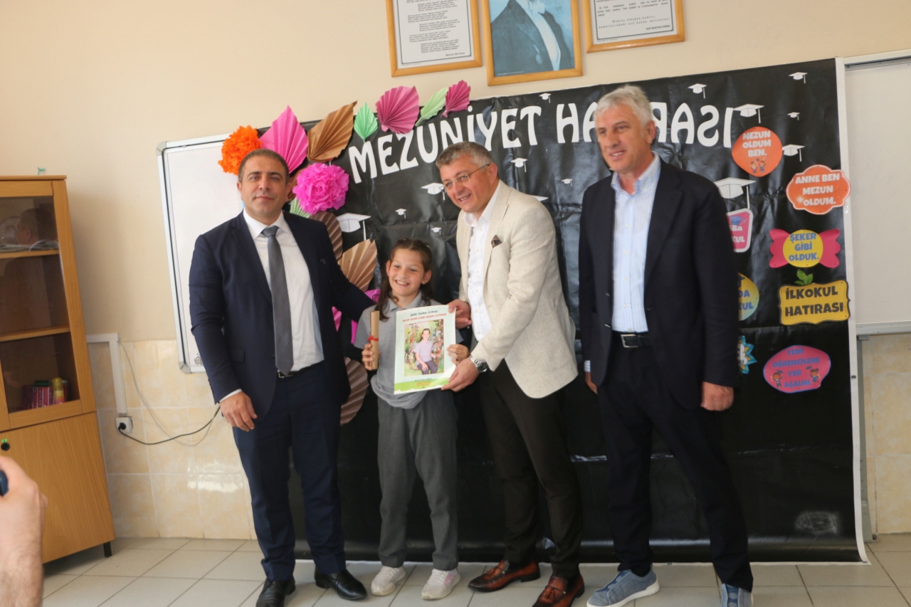 ogrenciler-karne-sevinci-yasadi