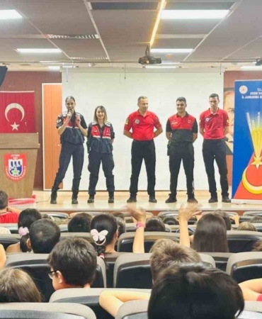 ogrencilere-jandarma-meslegi-tanitildi