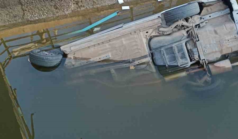 Otomobil su kanalına düştü: 1 ölü