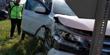 samsunda-kavsakta-2-otomobil-carpisti