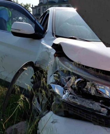 samsunda-kavsakta-2-otomobil-carpisti