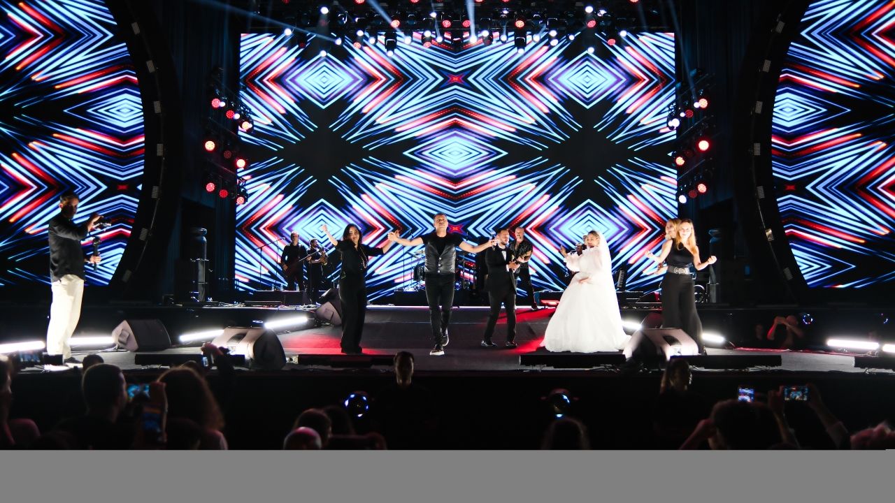 sarkici-haluk-levent-samsunda-hayranlariyla-bulustu