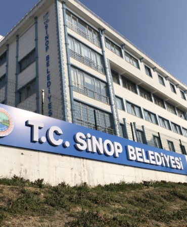 SİNOP BELEDİYESİ GIDA KOLİSİ DAĞITIMINI SÜRDÜRÜYOR