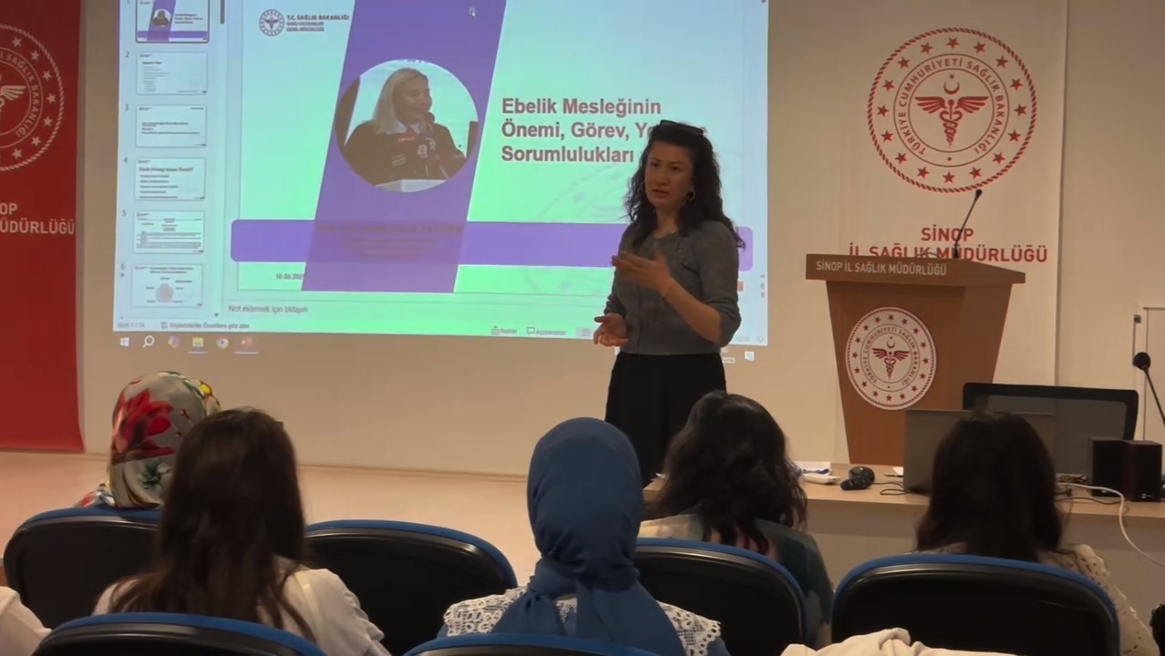 SİNOP'TA EBELERE AFET DURUMUNDA DOĞUM YÖNETİMİ EĞİTİMİ