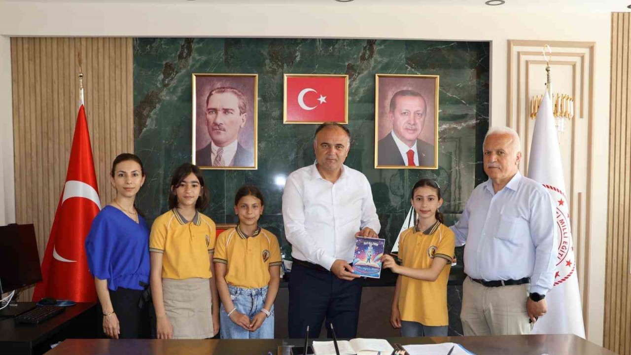 sinopta-minik-yazarlardan-hayali-uzay-yolculugu