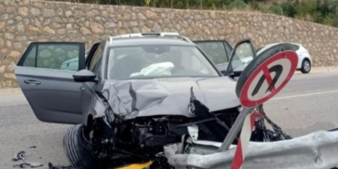 tokatta-otomobil-bariyerlere-carpti-8-yarali