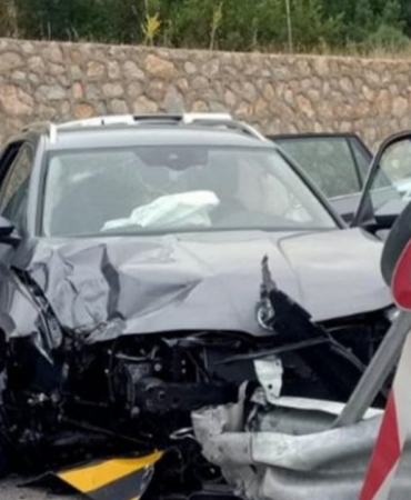 tokatta-otomobil-bariyerlere-carpti-8-yarali