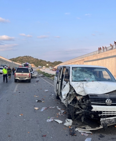 uc-aracin-karistigi-trafik-kazasinda-9-kisi-yaralandi