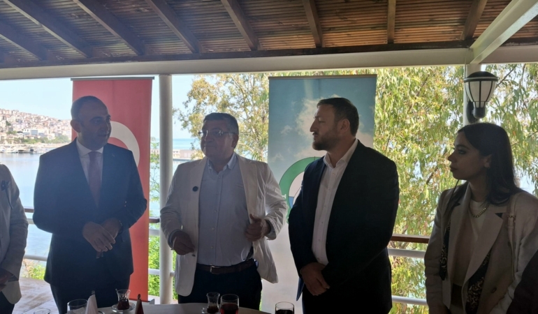 Sinop protokolü ve vatandaş bayramlaştı