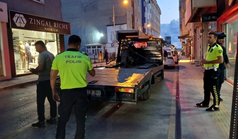 Trafikten çekme belgeli motor otoparka götürüldü