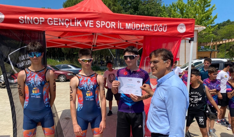 Sinop’ta duatlon kazananları ödüllerini aldı