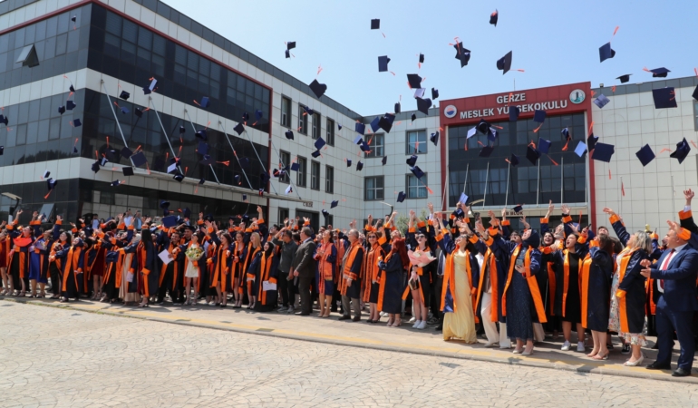 Gerze MYO’da mezuniyet coşkusu