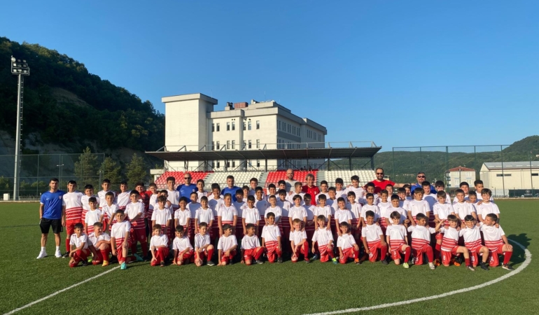 Erfelekspor Yaz Futbol okulu kapılarını açtı