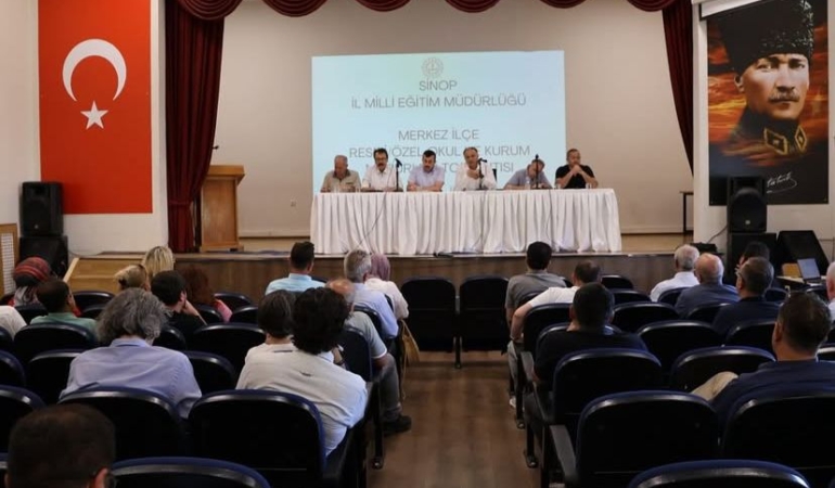 Sinop’ta okul müdürleri Yıl Sonu Değerlendirme Toplantısında buluştu
