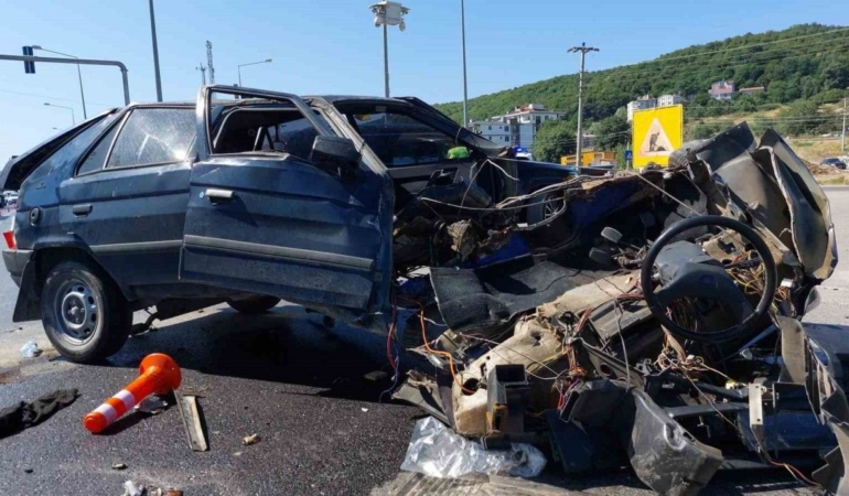 Zincirleme kazada 3’ü ağır 4 kişi yaralandı