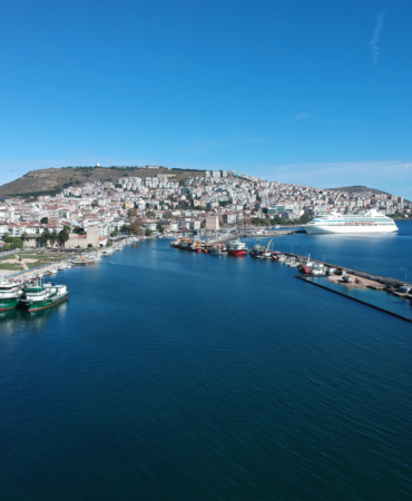 ASTORİA GRANDE SİNOP LİMANINA DEMİR ATTI