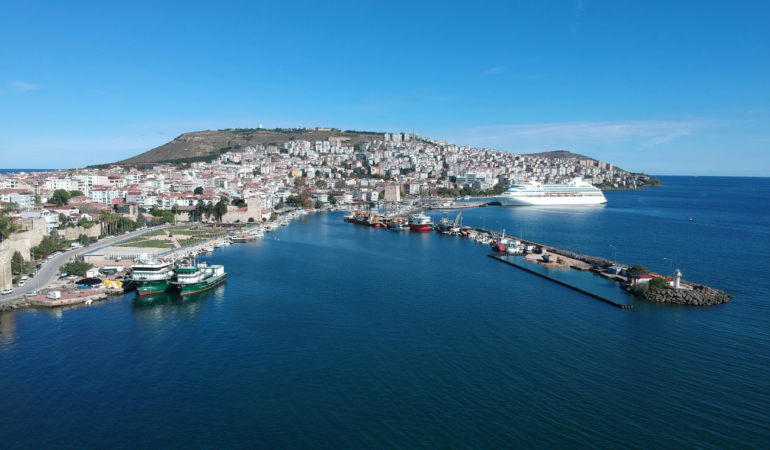 ASTORİA GRANDE SİNOP LİMANINA DEMİR ATTI