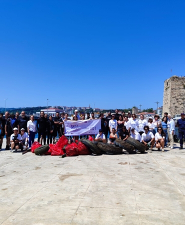 ULUSLARARASI GÖNÜLLÜLERDEN SİNOP'TA ÇEVRE SEFERBERLİĞİ