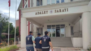 11-yil-hapis-cezasiyla-araniyordu-polisten-kacamadi