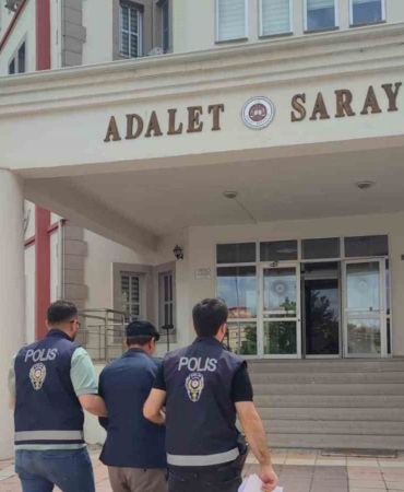 11-yil-hapis-cezasiyla-araniyordu-polisten-kacamadi