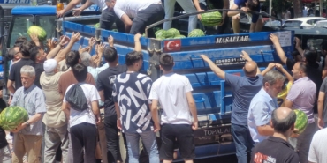 15-ton-karpuzu-hayir-icin-dagittilar