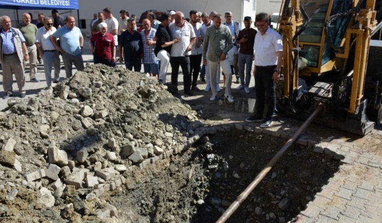 İlk kazma vuruldu: Bir mahalle daha doğalgaza kavuşuyor