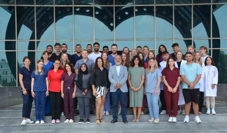 17 ülkeden gelen tıp ve eczacılık öğrencileri, Kıbrıs’ta buluştu