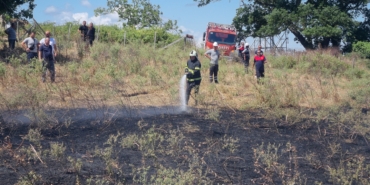 SİNOP’TA ÇÖP YANGINI OTLARA SIÇRADI
