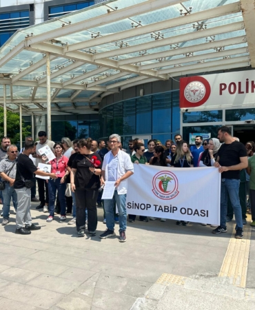 TRAFİK KAZASINDA YAŞAMINI YİTİREN DOKTORLAR SİNOP’TA ANILDI