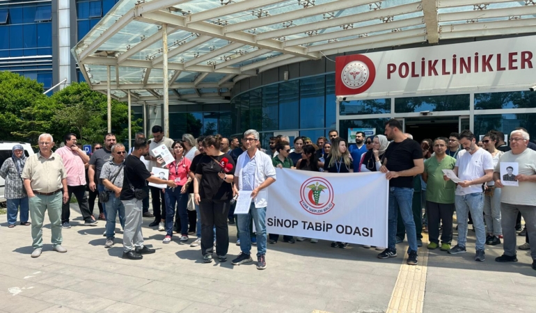 TRAFİK KAZASINDA YAŞAMINI YİTİREN DOKTORLAR SİNOP’TA ANILDI