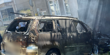 SİNOP'TA GARAJDA PARK HALİNDE DURAN ARAÇ ALEVLERE TESLİM OLDU