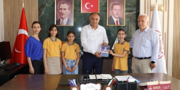 SİNOP ATATÜRK İLKOKULU ÖĞRENCİLERİNDEN UZAY YOLCULUĞU: HİKÂYELERİNİ KİTAPLAŞTIRIP SUNUM YAPTILAR