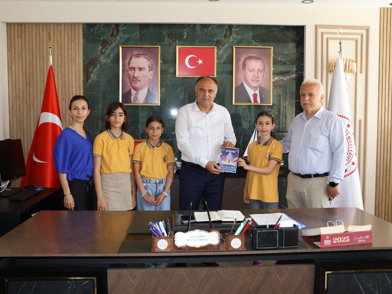 SİNOP ATATÜRK İLKOKULU ÖĞRENCİLERİNDEN UZAY YOLCULUĞU: HİKÂYELERİNİ KİTAPLAŞTIRIP SUNUM YAPTILAR