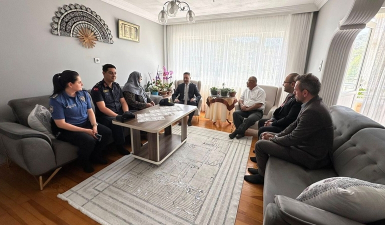 Kaymakam Çelik’ten şehit ailesine bayram ziyareti