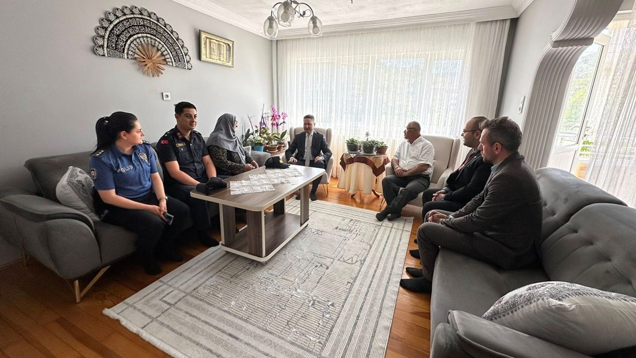 Kaymakam Çelik’ten şehit ailesine bayram ziyareti
