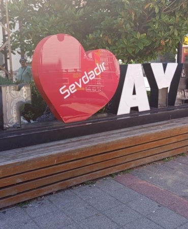 Belediyeden tabelaya zarar uyarısı: “Ortak değerimize sahip çıkalım”