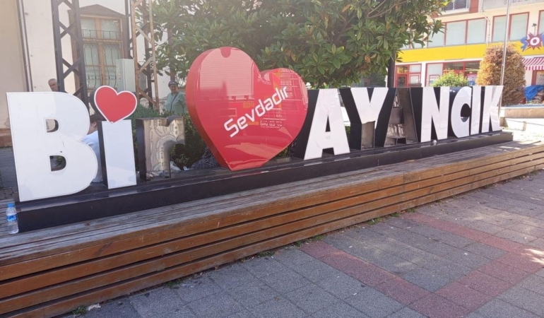 Belediyeden tabelaya zarar uyarısı: “Ortak değerimize sahip çıkalım”