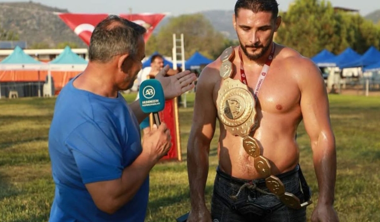 Sinoplu Pehlivan Mustafa Taş altın kemeri taktı