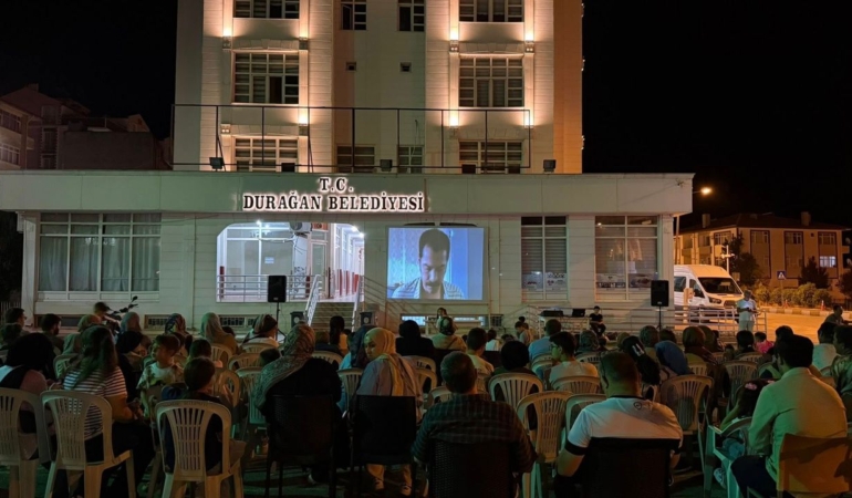 Durağan’da sinema meydana taşındı