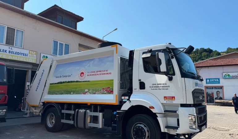 Belediyeye bakanlıktan yeni çöp kamyonu desteği