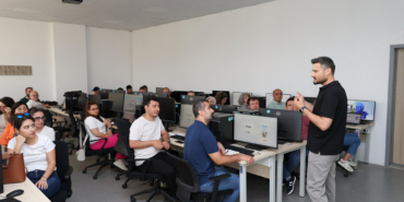 SİNOP ÜNİVERSİTESİ’NDE İLERİ DÜZEY ÜRETKEN YAPAY ZEKA EĞİTİMİ BAŞLADI