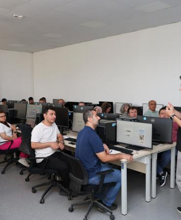 SİNOP ÜNİVERSİTESİ’NDE İLERİ DÜZEY ÜRETKEN YAPAY ZEKA EĞİTİMİ BAŞLADI