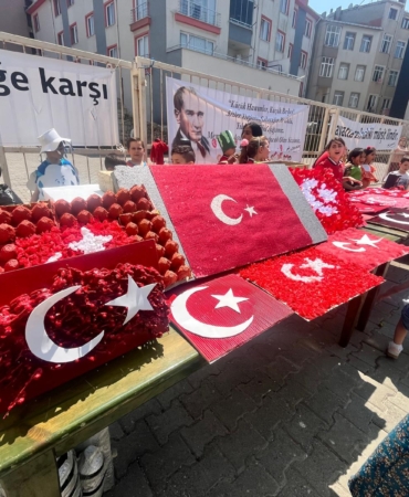 ATIKLAR ÖĞRENCİLERİN ELİNDE SANATA DÖNÜŞTÜ