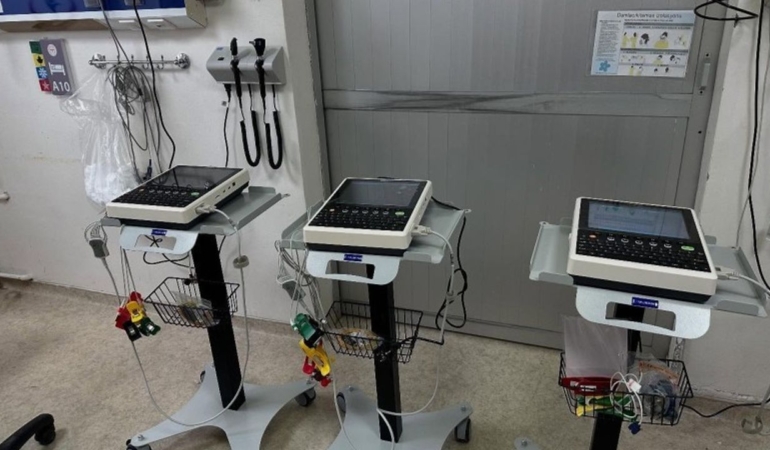 İlçe hastanesine 12 kanallı dijital EKG cihazı