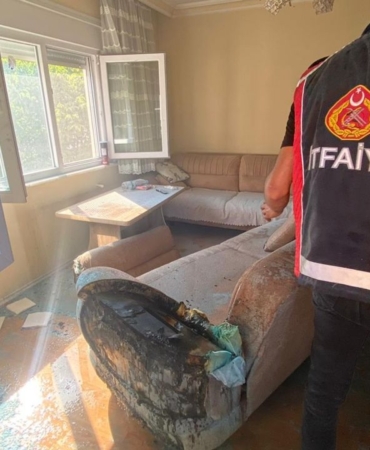 apartman-dairesinde-cikan-yangin-hasara-yol-acti