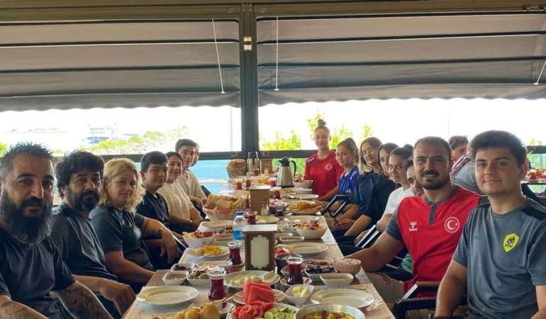 İş insanı Köksoy’dan judoculara kahvaltı organizasyonu