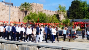 SİNOP'TA KABOTAJ BAYRAMI ÇELENK SUNUMU İLE BAŞLADI